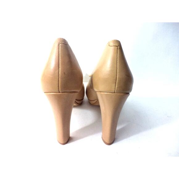 MISS ALBRIGHT US 7M Beige Leather Classic Pump Heel Gold Gift Bow Anthropologie - Picture 3 of 8